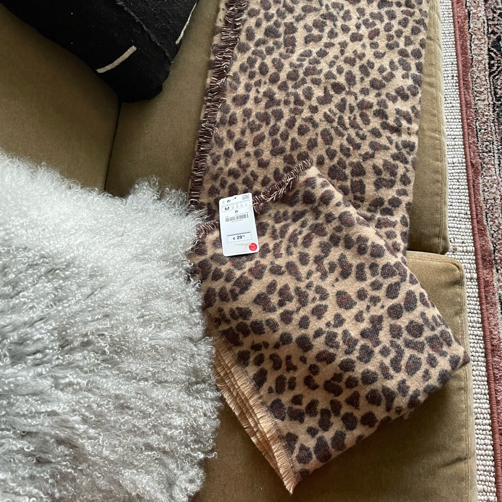 NWT Zara blanket scarf (past season) 48”x58”/121cm x 147cm